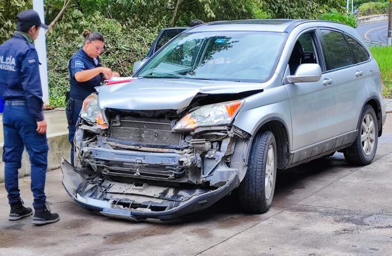 Se registra accidente en la carretera federal SJR-Xilitla en el tramo entre Huajales y Ahuacatlán de Guadalupe.