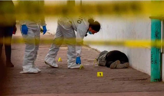 (VIDEO) Sujeto dispara y asesinada a una mujer en Tijuana