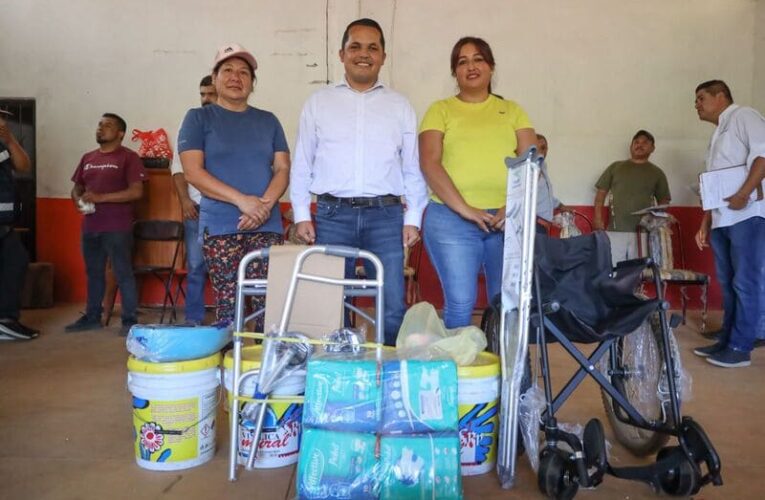 Entrega equipamiento medico y material de pintura para la casa de salud Iván Zárate
