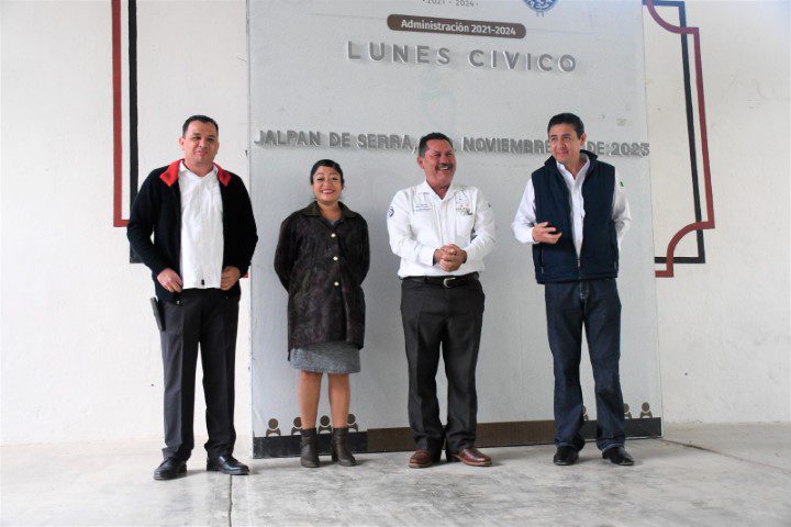 Participa Payín Muñoz en lunes cívico.