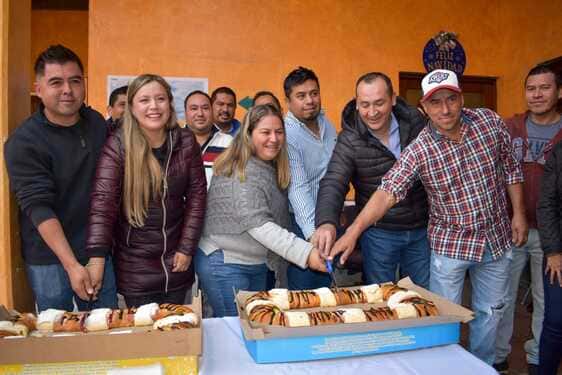 Comparten Rosca de Reyes para arrancar el nuevo año en la Presidencia de Landa.