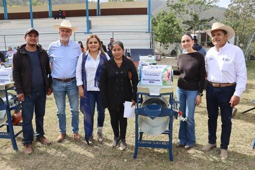 Lupita Ramírez Plaza entrega la primera etapa del programa “Contigo en Concurrencia” con una inversión tripartita de $4 millones 546 mil pesos, beneficiando a 344 productores.