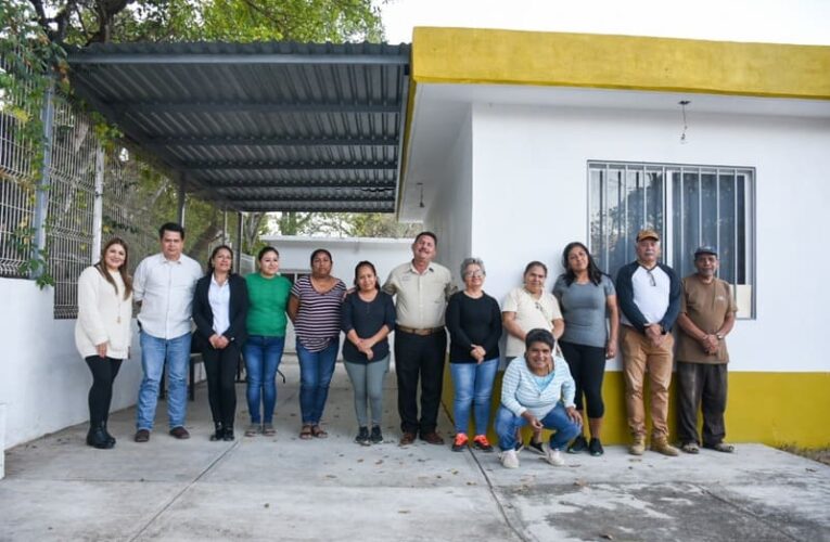 Por mejor salud y seguridad para Saldiveña, Payín Muñoz, hace entrega de renovación del Dispensarío Médico.